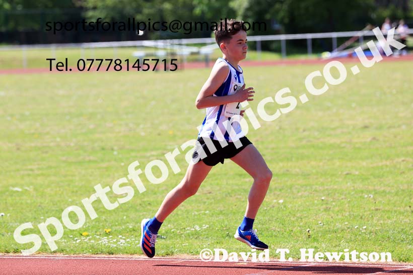 Boys Under-13s 1500 metres, 2024 North Eastern Track and Field Champs., Middlesbrough.  Photo: David T. Hewitson/Sports for All Pics